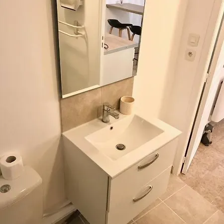 Apartment Agreable Lumineux Refait A Neuf Toulon